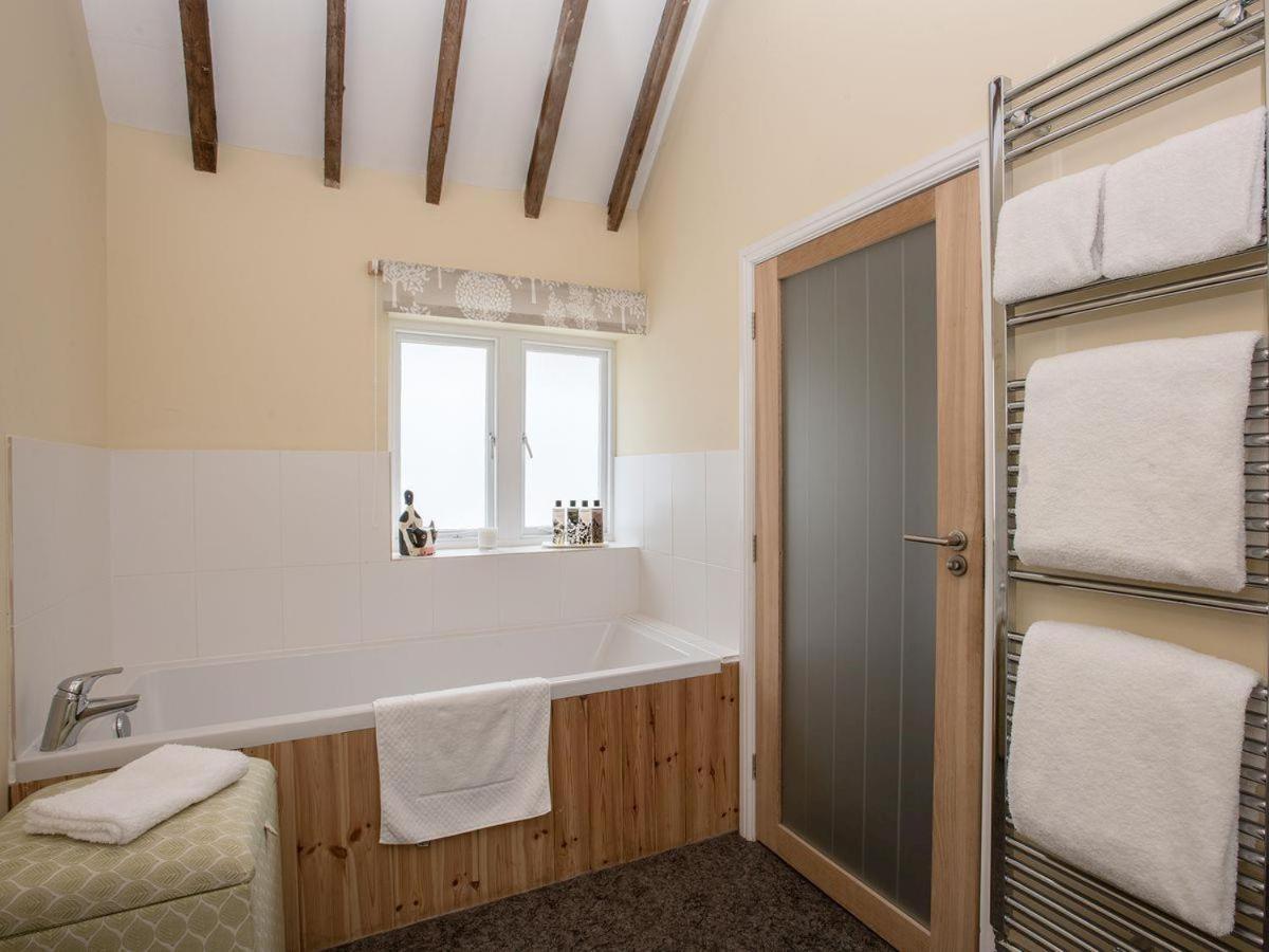 Carrick'S At Castle Farm Hotel Swanton Morley Bagian luar foto
