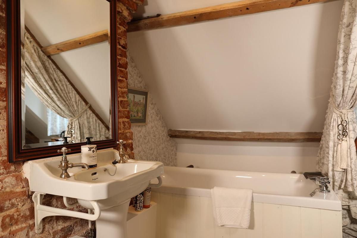 Carrick'S At Castle Farm Hotel Swanton Morley Bagian luar foto